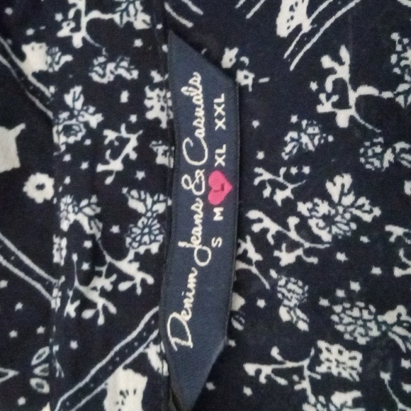 Denim Jeans & Casuals - Printed Button Up - Large - Picture 8 of 10